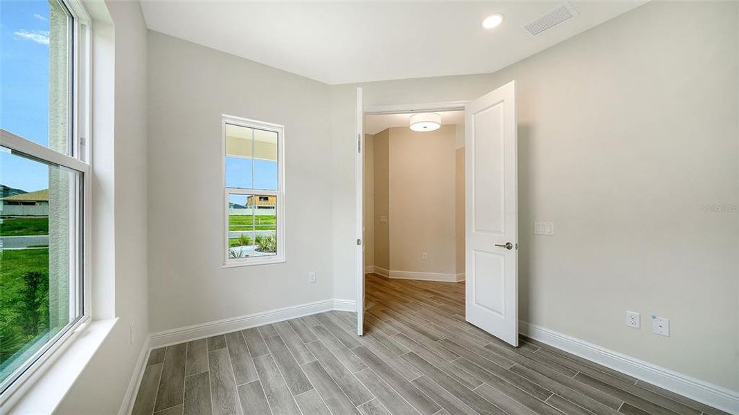 Spacious, unfurnished interior of a new home in Canoe Creek, Parrish (Image 29).