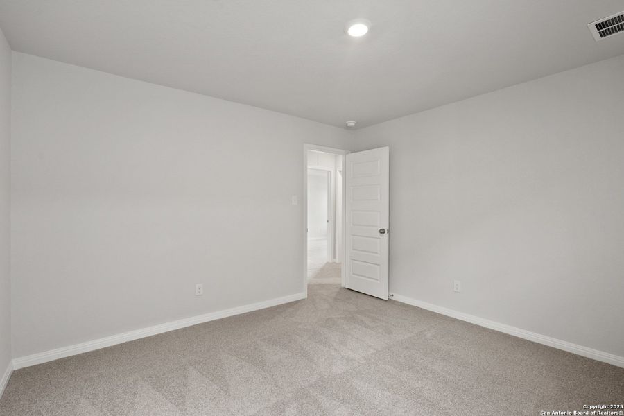 Spacious, unfurnished interior of a new home in Timber Creek, San Antonio (Image 25). Spacious, unfurnished interior of a new home in Timber Creek, San Antonio (Image 25).