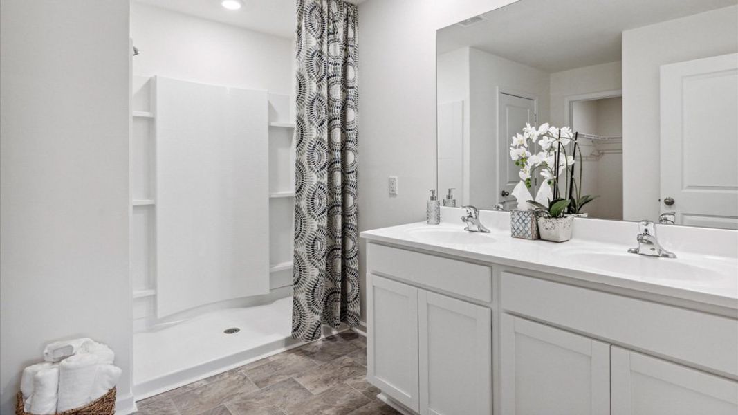 Representative furnished interior of a home built from the Cali by D.R. Horton in Emory Creek, Harriman (Image 12).