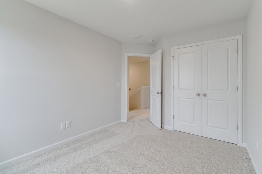 Spacious, unfurnished interior of a new home in Astoria, Columbia (Image 28).