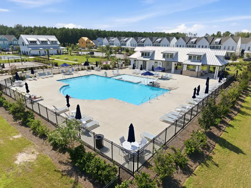 Community amenities in , Ravenel (Image 43).