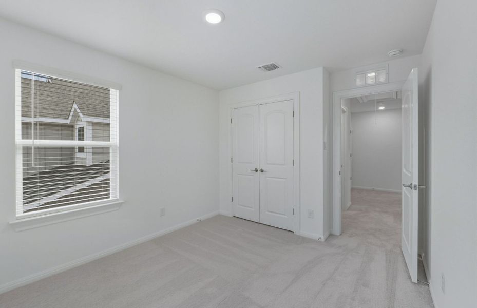 Spacious, unfurnished interior of a new home in Wolf Ranch, Georgetown (Image 34).