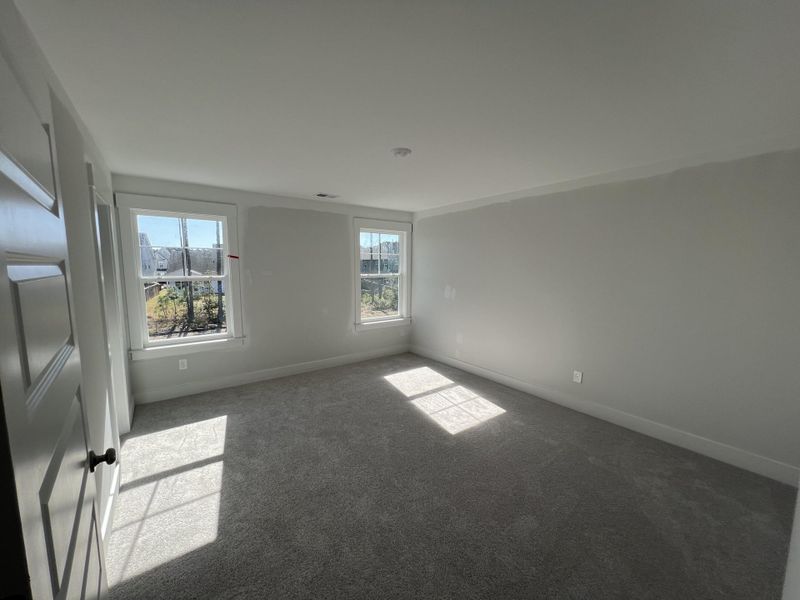 Spacious, unfurnished interior of a new home in , Summerville (Image 21).