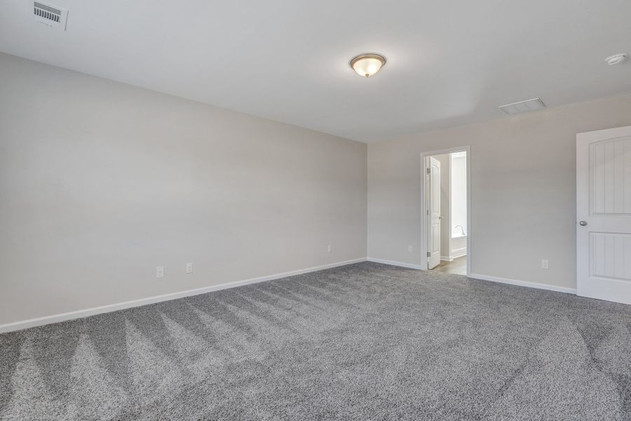 Spacious, unfurnished interior of a new home in Lakeview Pines, Statesboro (Image 24).