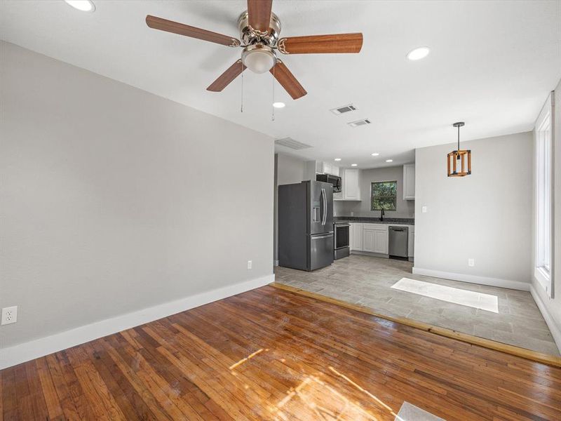 Natural light shining in from the front door into the living room