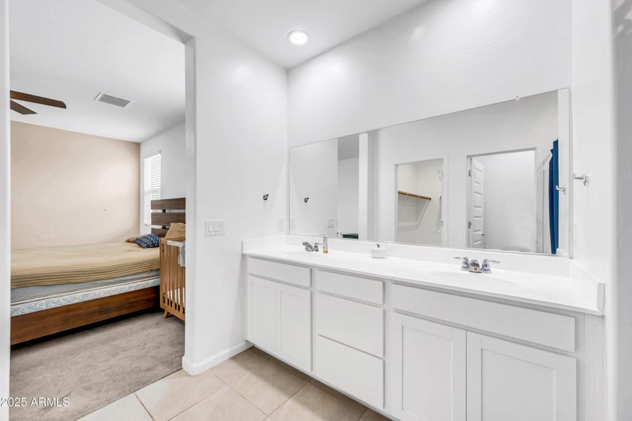 2340 W La Salle St-15