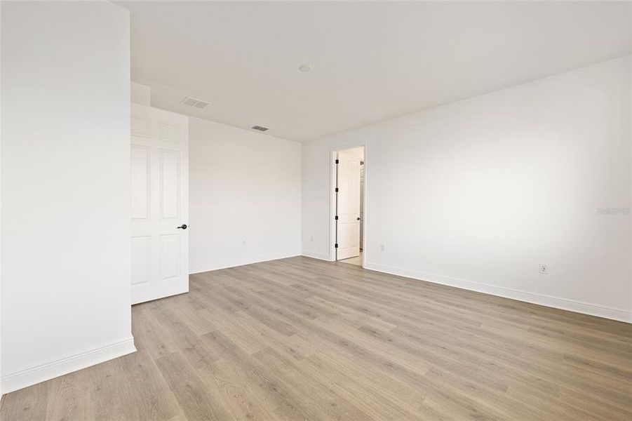 Spacious, unfurnished interior of a new home in , Ocala (Image 36).