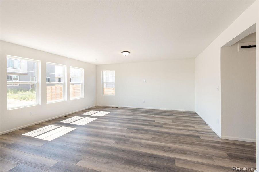 Spacious, unfurnished interior of a new home in Legato, Commerce City (Image 28).