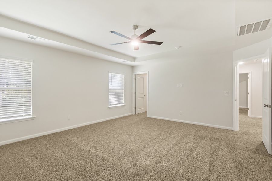 Spacious, unfurnished interior of a new home in Pandora's Path, Florence (Image 17).