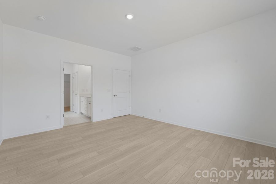 Spacious, unfurnished interior of a new home in Roselyn, Lancaster (Image 27).