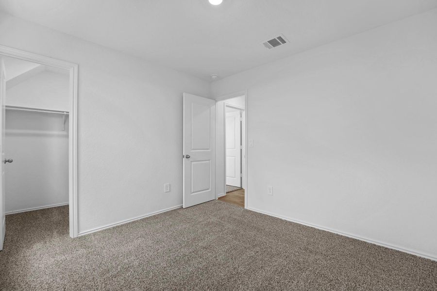 Spacious, unfurnished interior of a new home in Durango, Mustang Ridge (Image 19).