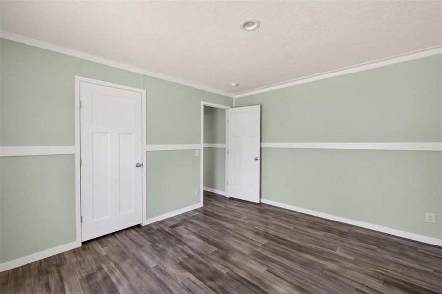 Spacious, unfurnished interior of a new home in , Oxford (Image 29).