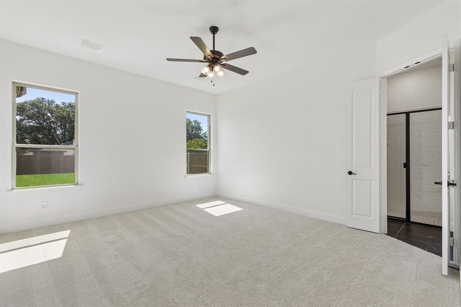 Spacious, unfurnished interior of a new home in Cambridge Manor, North Richland Hills (Image 19).
