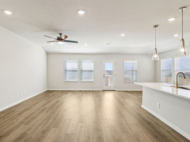 Spacious, unfurnished interior of a new home in Estancia Ranch - Classic Series, San Antonio (Image 18).