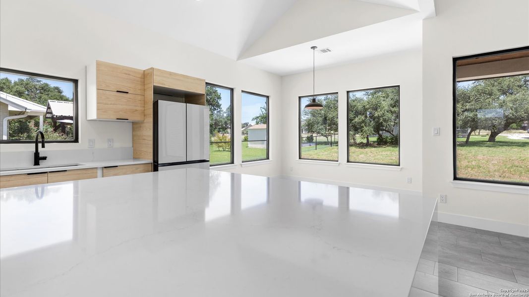 Spacious, unfurnished interior of a new home in , Blanco (Image 19).