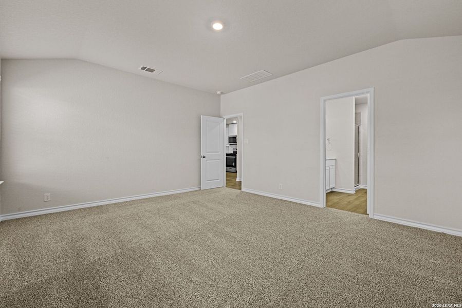 Spacious, unfurnished interior of a new home in Redbird Ranch, San Antonio (Image 28).
