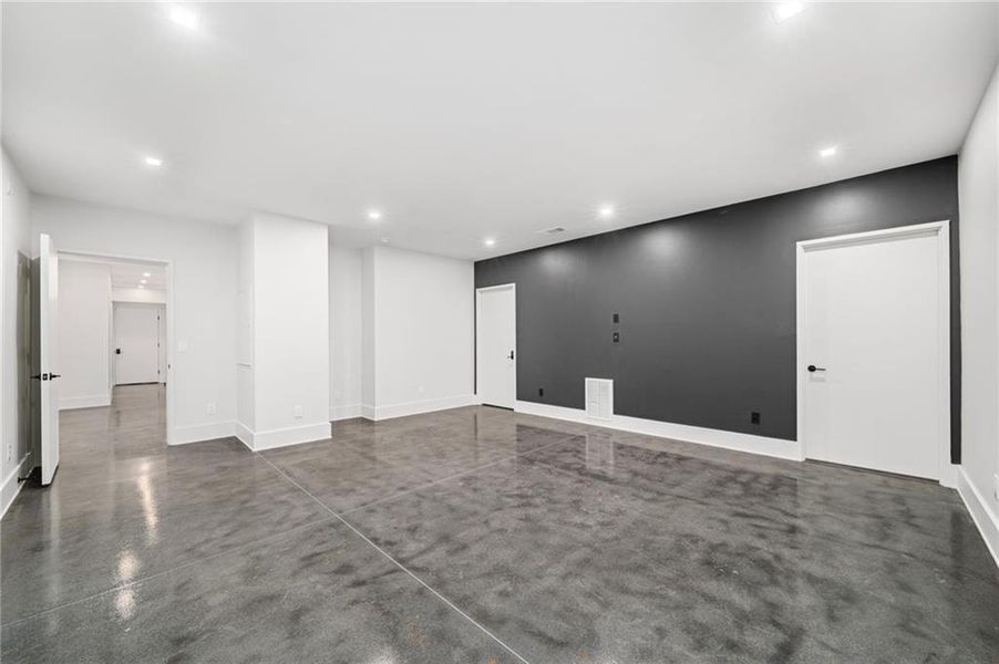 Spacious, unfurnished interior of a new home in , Atlanta (Image 22).