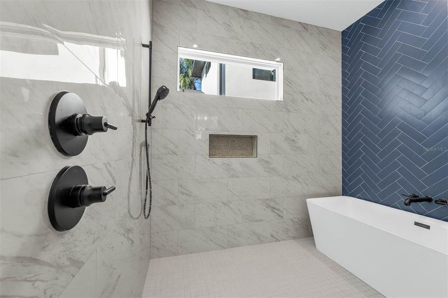 Furnished interior view inside a new home in , Orlando (Image 36).