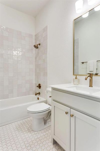 Furnished interior view inside a new home in , Aledo (Image 11).