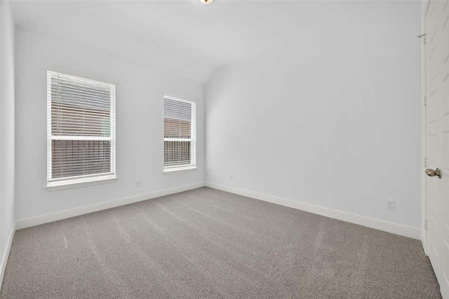 Spacious, unfurnished interior of a new home in Lago Mar, Texas City (Image 29).