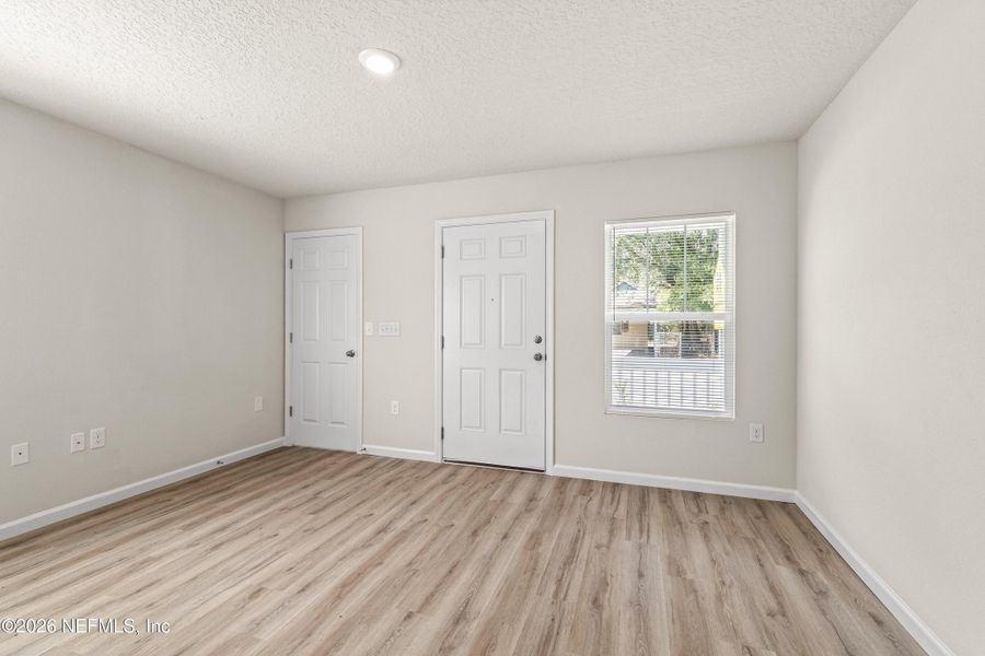 Spacious, unfurnished interior of a new home in , Jacksonville (Image 18).