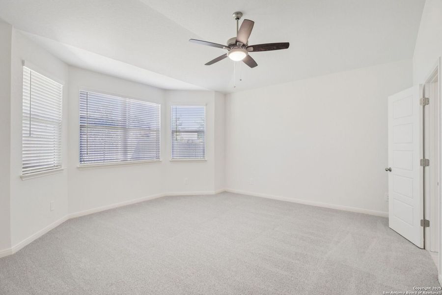 Spacious, unfurnished interior of a new home in Thomas Pond, San Antonio (Image 41). Spacious, unfurnished interior of a new home in Thomas Pond, San Antonio (Image 41).