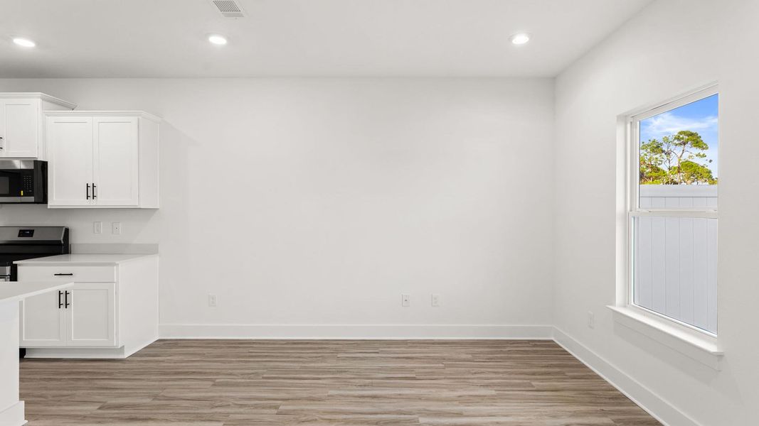 Spacious, unfurnished interior of a new home in Colonial East Townhomes, Panama City Beach (Image 20).