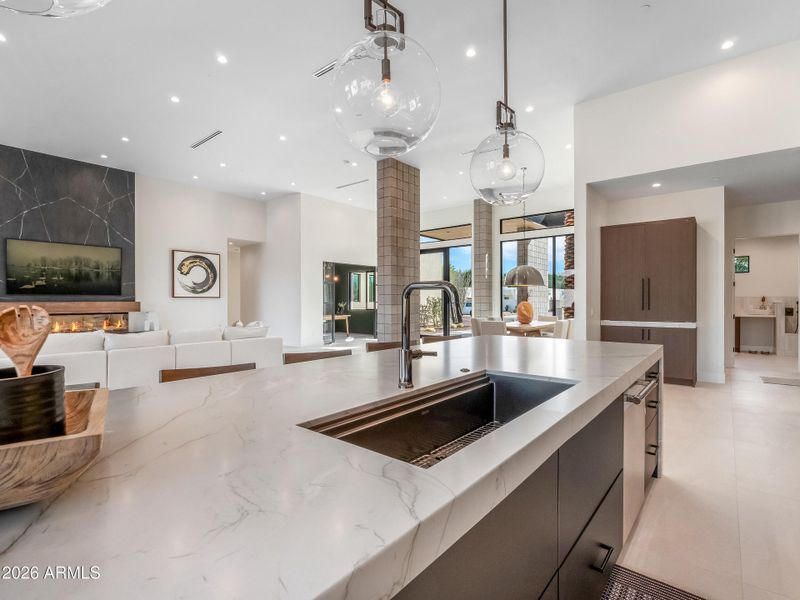 81_p2411530 81_p2411530