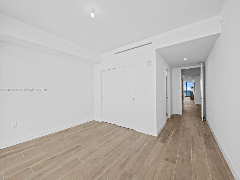 Spacious, unfurnished interior of a new home in Casamar, Pompano Beach (Image 20).