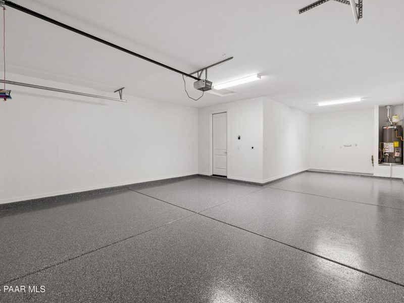 Spacious, unfurnished interior of a new home in North Ridge at Pronghorn Ranch, Prescott Valley (Image 26).