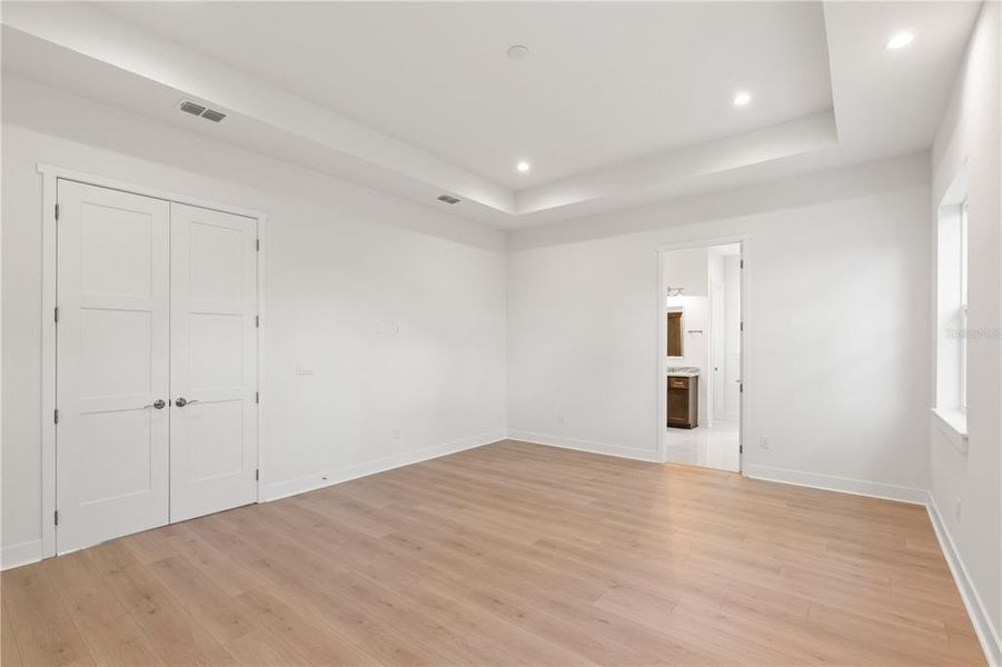 Spacious, unfurnished interior of a new home in , Tampa (Image 43).