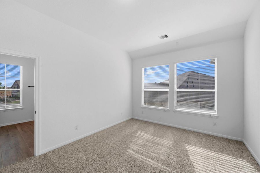 Spacious, unfurnished interior of a new home in Woodforest, Montgomery (Image 29).