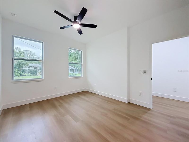 Spacious, unfurnished interior of a new home in , Orlando (Image 27).