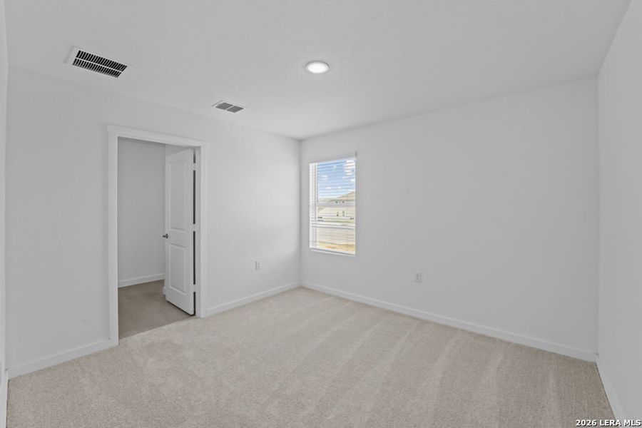 Spacious, unfurnished interior of a new home in Vida, San Antonio (Image 17).