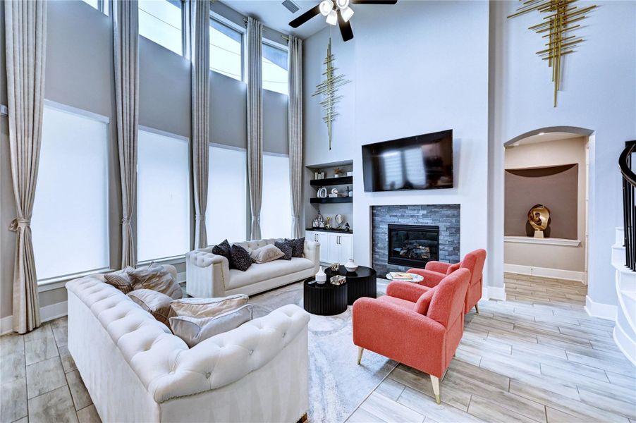 CENTRE TABLE WITH RUGS