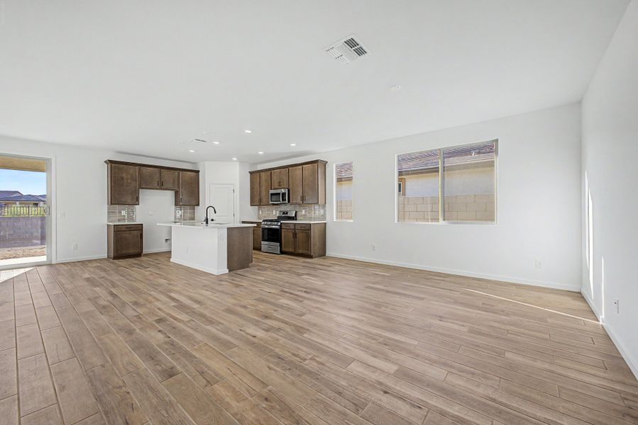Spacious, unfurnished interior of a new home in Frontera, Surprise (Image 9). Spacious, unfurnished interior of a new home in Frontera, Surprise (Image 9).