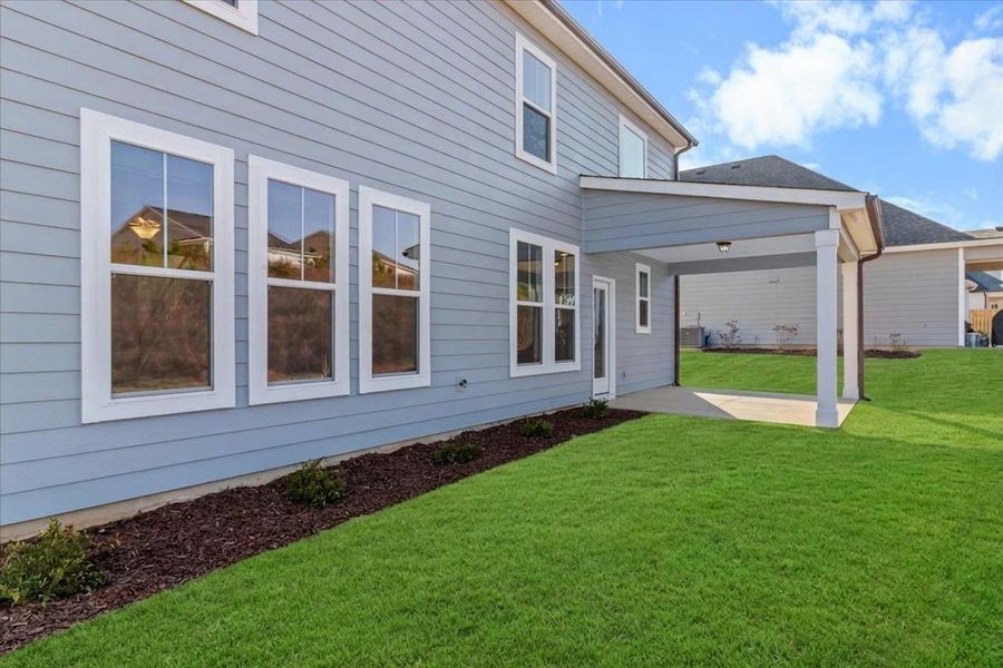 Exterior details and patio area of a home in Crawford Creek, Grovetown (Image 3).