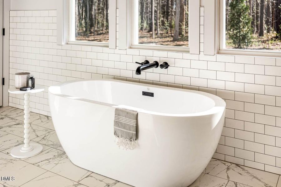 2044355995524827465-48