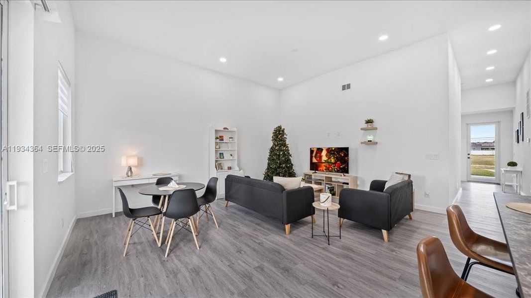 Furnished interior view inside a new home in , Cape Coral (Image 15).
