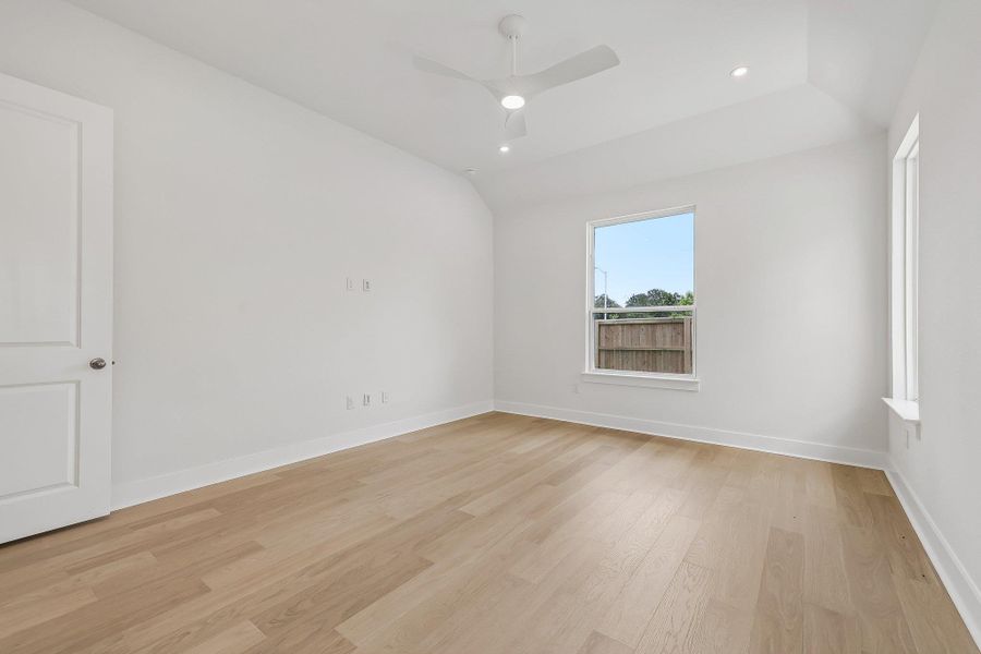 Spacious, unfurnished interior of a new home in Persimmon, Buda (Image 25). Spacious, unfurnished interior of a new home in Persimmon, Buda (Image 25).