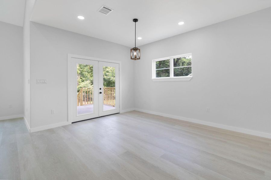 Spacious, unfurnished interior of a new home in , Onalaska (Image 15).