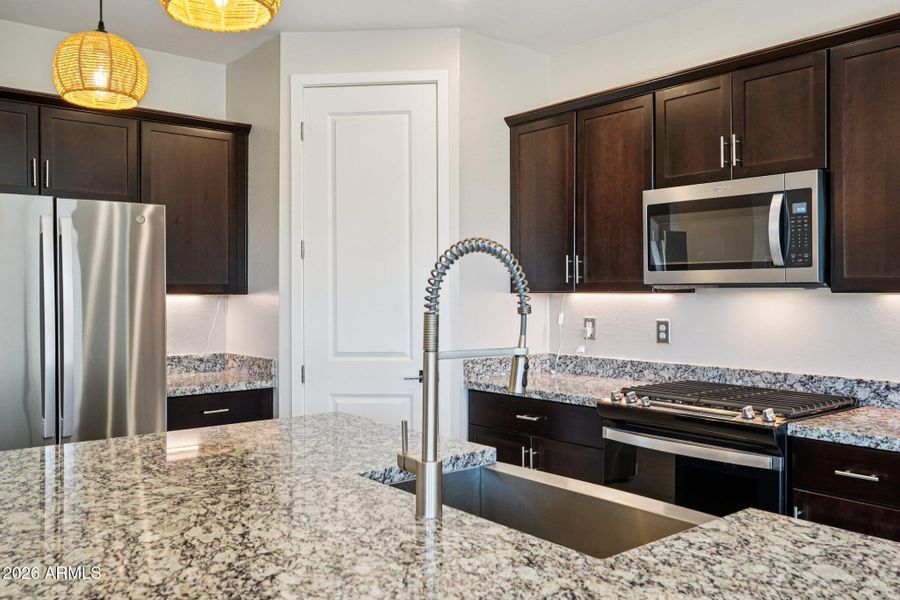 18-web-or-mls-W Sunnyslope Ln-S0804-018 18-web-or-mls-W Sunnyslope Ln-S0804-018