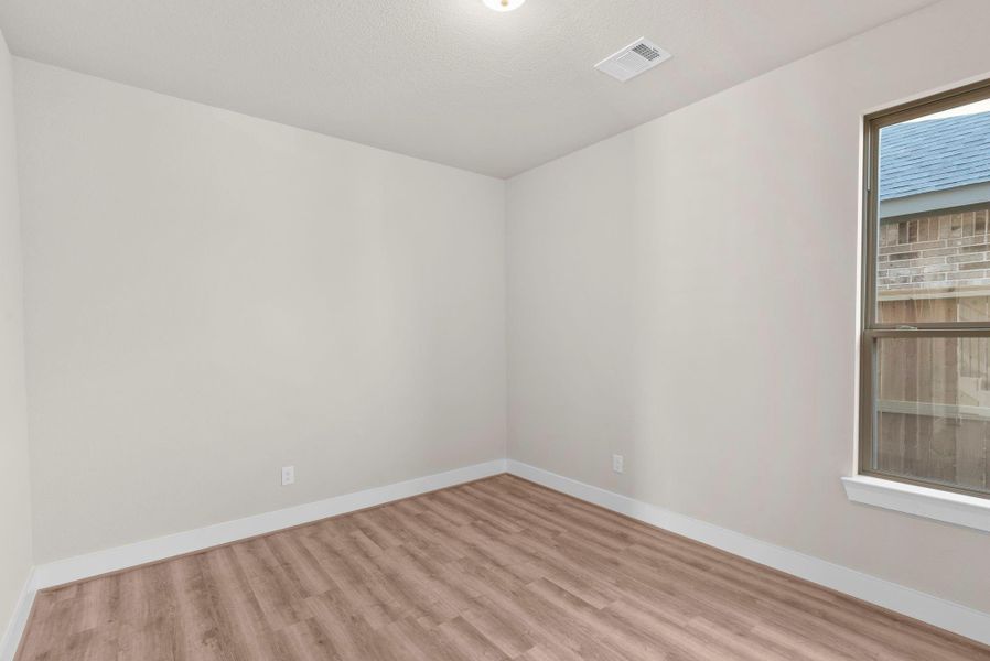 Let your imagination run wild! This beautiful flex space is here to elevate your daily living, making it the perfect backdrop for all of life’s moments, big and small.