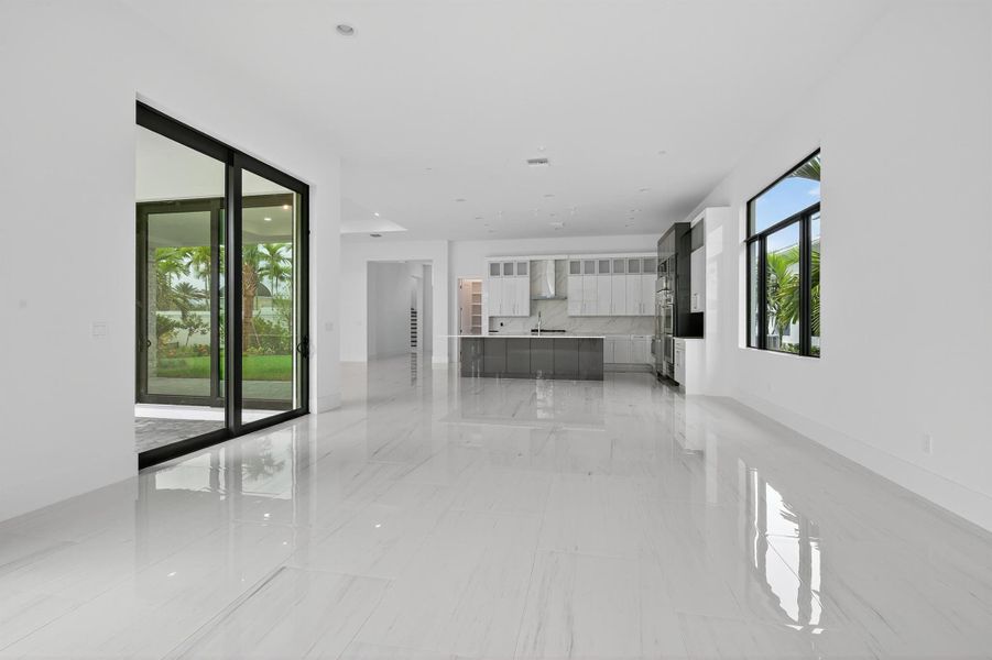 Spacious, unfurnished interior of a new home in , Palm Beach Gardens (Image 21).