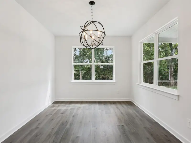 The open-concept floorplan allows for an easy flow between the kitchen and dining areas.