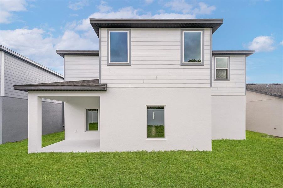 Exterior details and patio area of a home in Tula Parc, Astatula (Image 3).