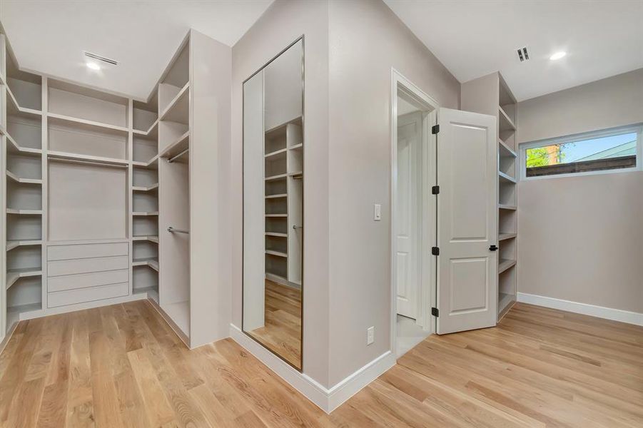 Spacious, unfurnished interior of a new home in , Dallas (Image 23).