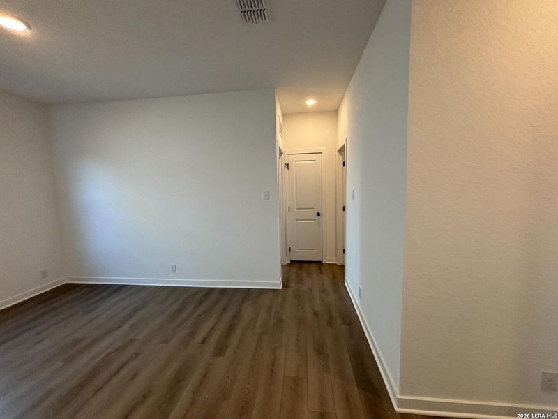 Spacious, unfurnished interior of a new home in Saddlebrook Ranch, Schertz (Image 15). Spacious, unfurnished interior of a new home in Saddlebrook Ranch, Schertz (Image 15).