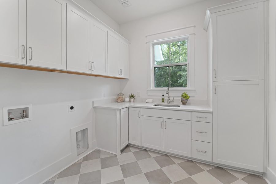 Furnished interior view inside a new home in , Hollywood (Image 40).
