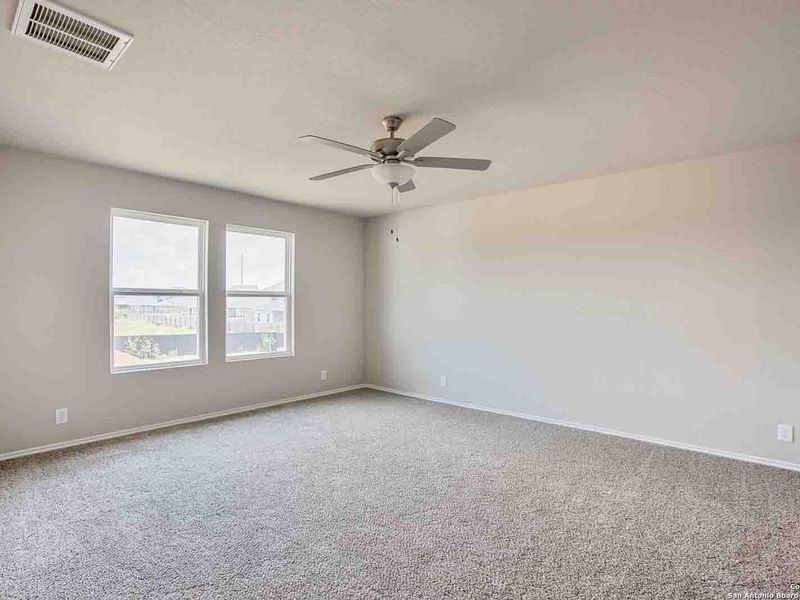 Spacious, unfurnished interior of a new home in Hannah Heights, Seguin (Image 32).